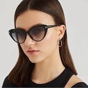 Tom Ford Harlow Acetate Cat-eye Sunglasses in Black Smoke